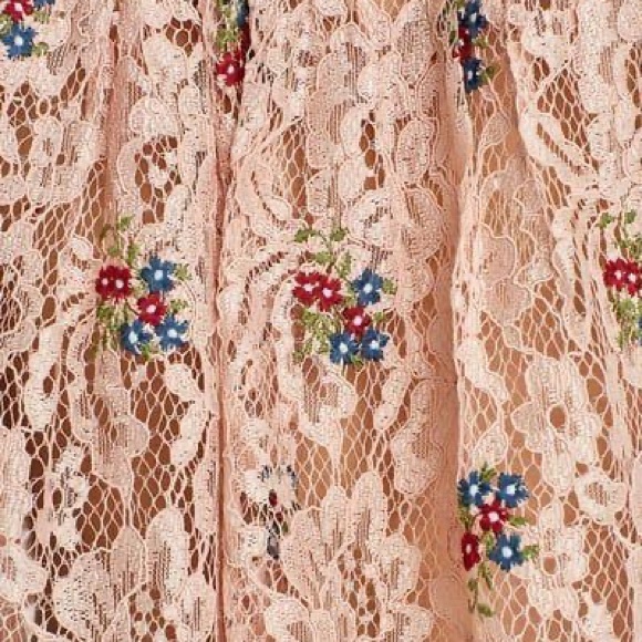 ⭐️ NWT ZARA Embroidered Floral Lace Blouse ⭐️ - Picture 4 of 8